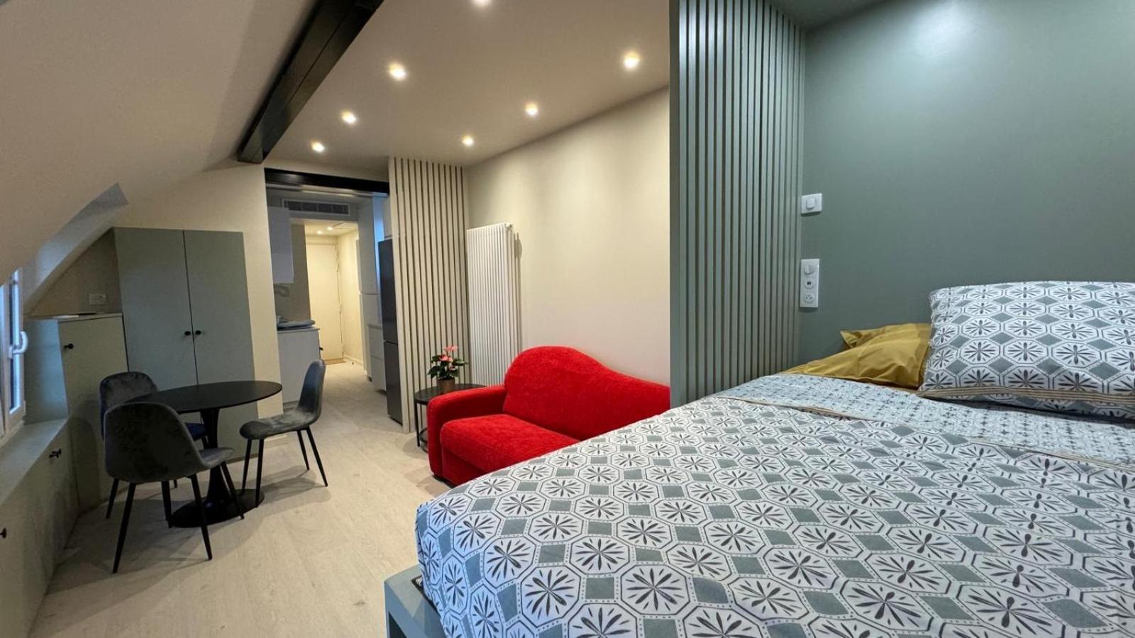 Renove Avec Vue Sur Les Toits De 7e Arrondissement Apartment