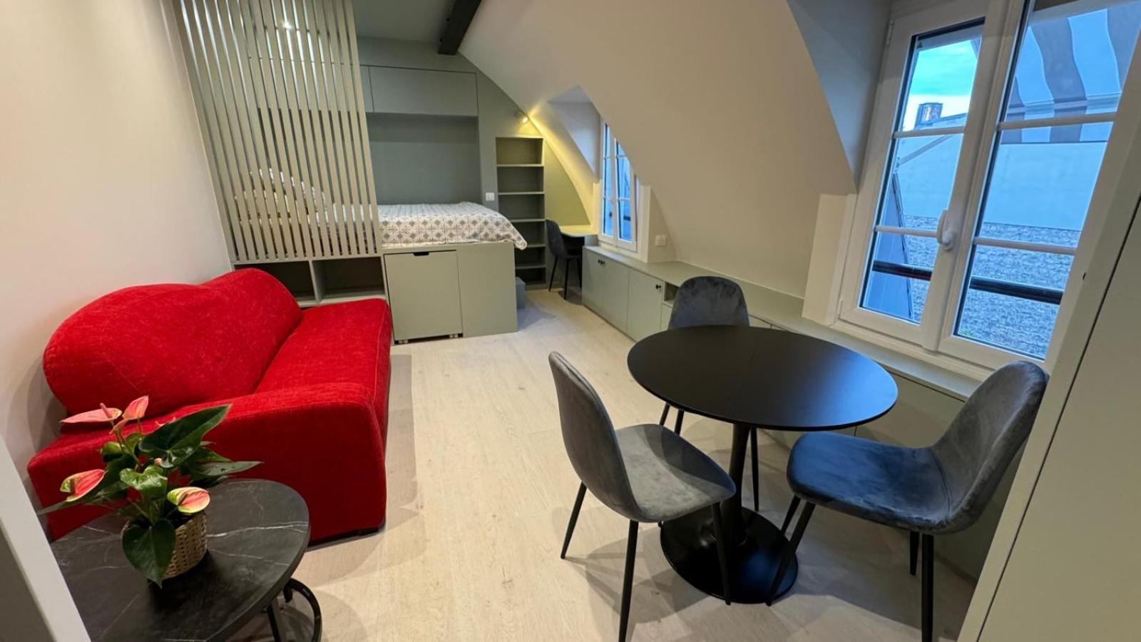 Apartment Renove Avec Vue Sur Les Toits De 7e Arrondissement