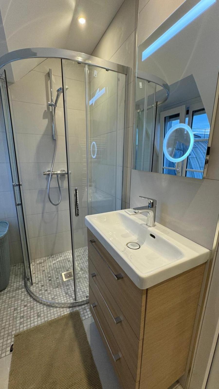 Renove Avec Vue Sur Les Toits De 7e Arrondissement Apartment Paris