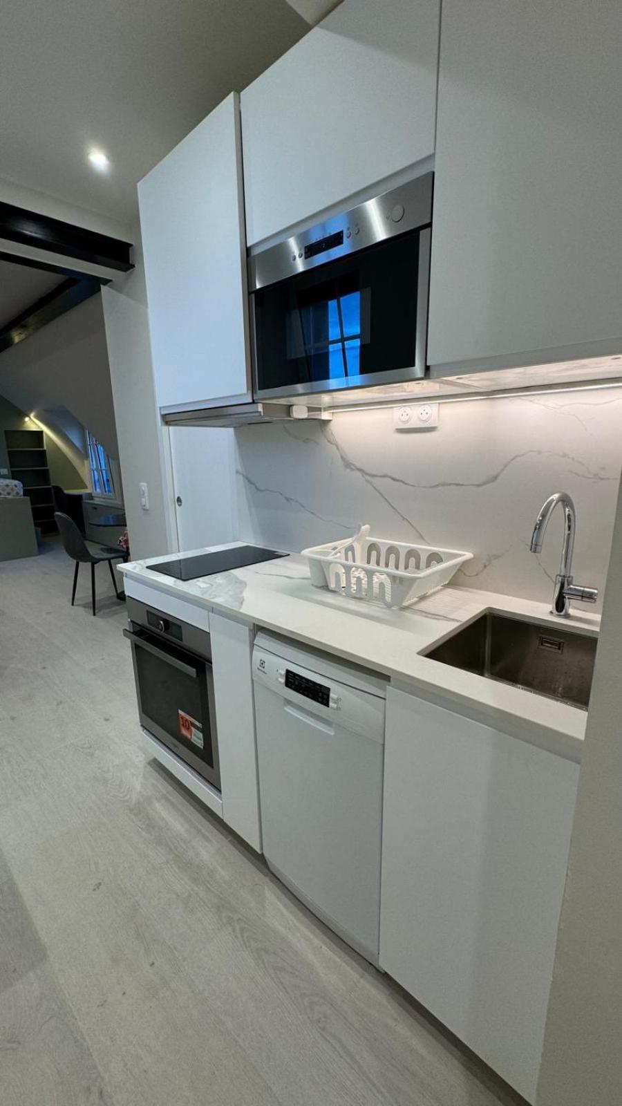 Renove Avec Vue Sur Les Toits De 7e Arrondissement Apartment